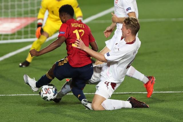 周鹏:詹姆斯38岁还这么猛 我也能继续绽放光芒