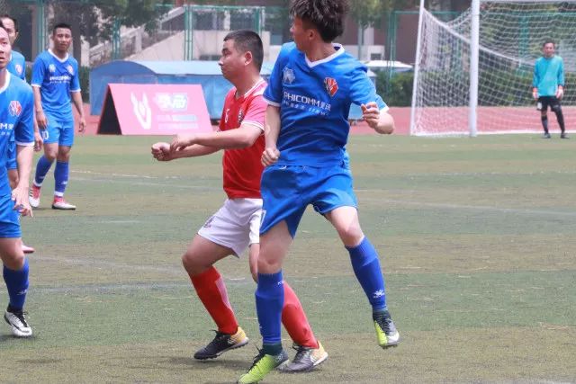 弗格投篮碰到徐杰脸部 杨鸣对着闫军贴脸输出